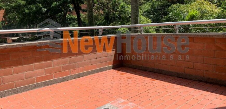 Apartamento – Poblado – Patio bonito